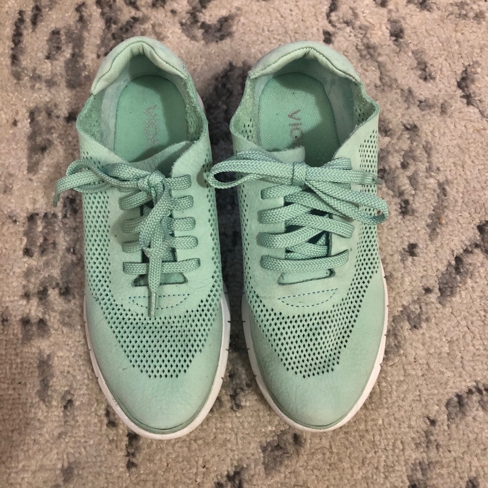 Vionic Joey Lace Up Casual Sneaker Nubuck Leather
